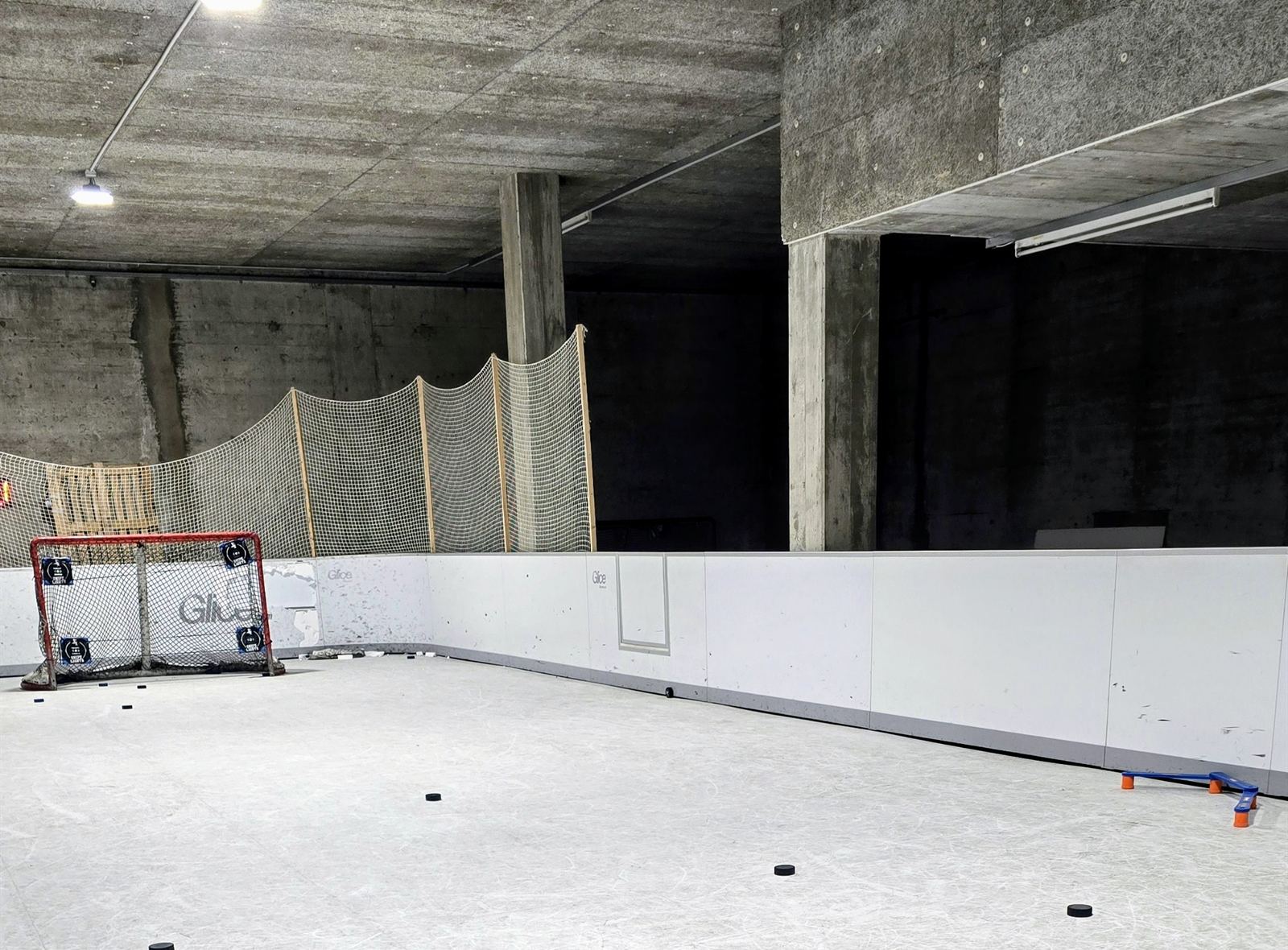 Die Fivehole Shooting Range in Cham: Glice-Eis, rotes Tor, Fangnetze